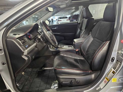 Used 2016 Toyota Camry XSE w/ Moonroof Package image 29