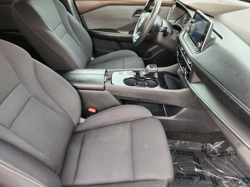 Used 2023 Nissan Rogue S image 13