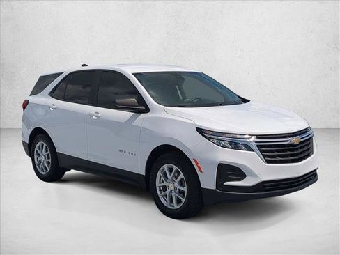 Used 2022 Chevrolet Equinox LS w/ LS Convenience Package FWD image 3