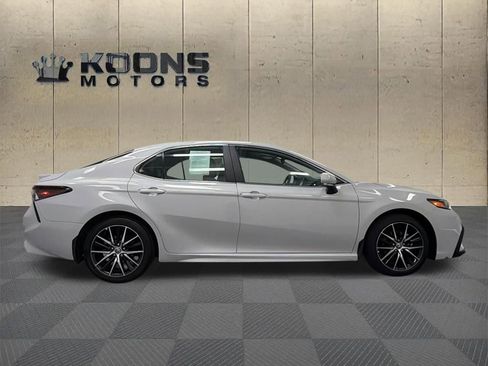 Used 2024 Toyota Camry SE FWD image 4