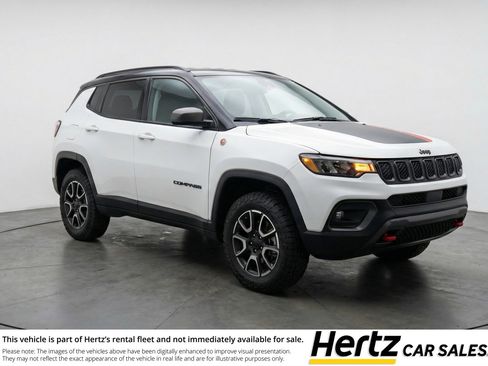 Used 2025 Jeep Compass Trailhawk image 1