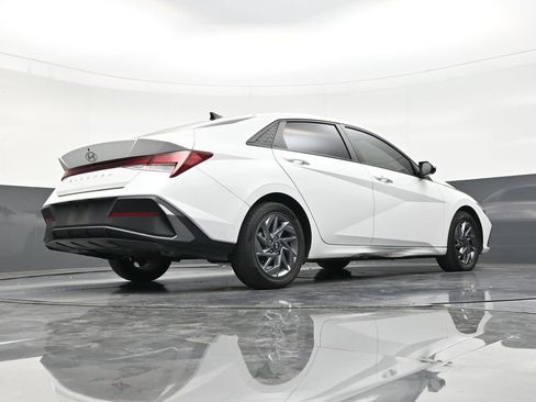 Used 2024 Hyundai Elantra SEL FWD image 24