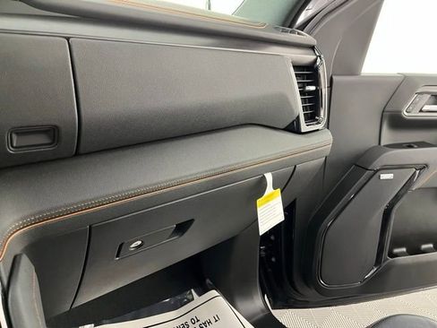Used 2025 GMC Sierra 2500 AT4 w/ AT4 Premium Plus Package AWD/4WD image 36