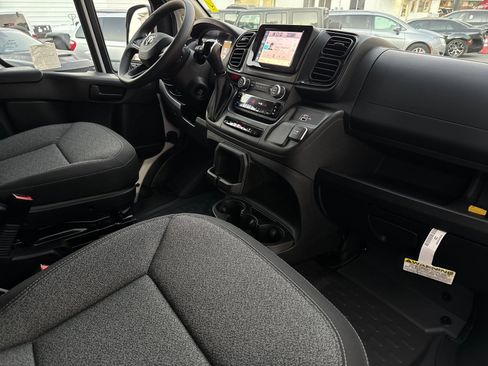 Used 2025 RAM ProMaster 2500 w/ Convenience Group image 15