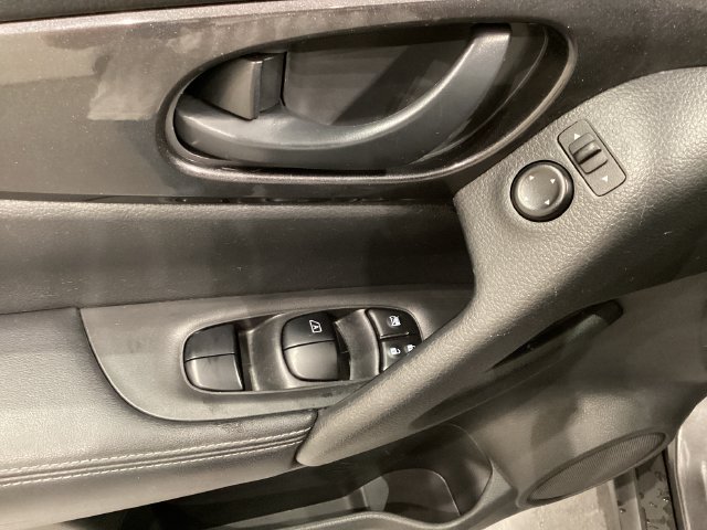 Used 2020 Nissan Rogue S FWD image 29