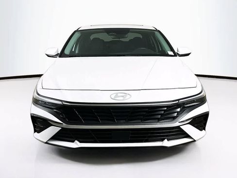 Used 2025 Hyundai Elantra SEL image 6