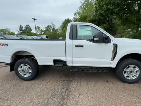 New 2025 Ford F350 XLT w/ FX4 Off-Road Package image 9