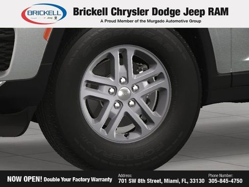 New 2025 Jeep Grand Cherokee Laredo image 11