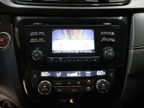 Used 2017 Nissan Rogue SV AWD/4WD image 26