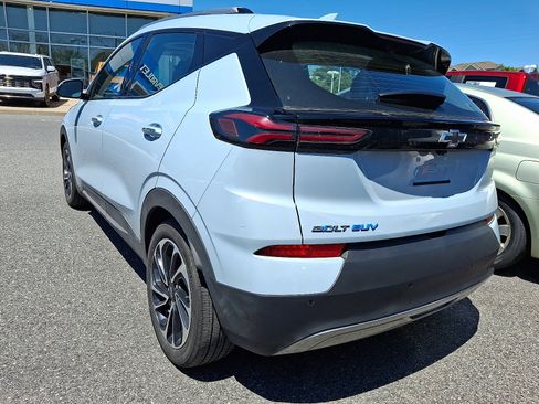 Certified 2023 Chevrolet Bolt EUV Premier w/ Sun & Sound Package FWD image 5