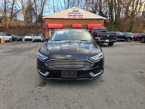 Used 2018 Ford Fusion SE w/ Fusion SE Technology Package image 2