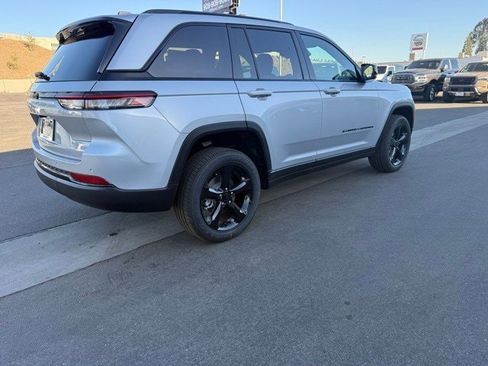 New 2025 Jeep Grand Cherokee Altitude image 6