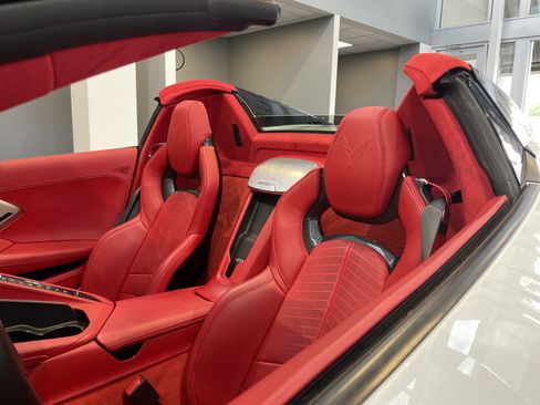 Used 2023 Chevrolet Corvette Stingray Premium Conv w/ Z51 Performance Package RWD image 38