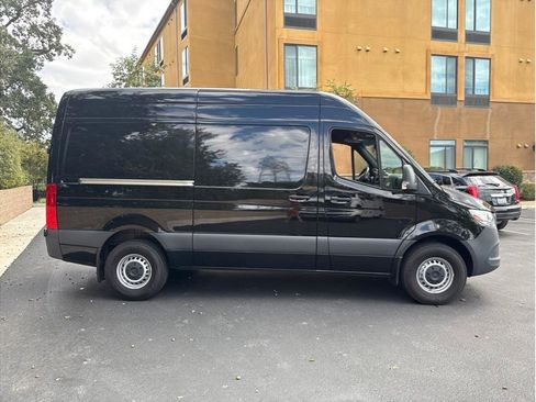 Used 2023 Mercedes-Benz Sprinter 2500 image 6