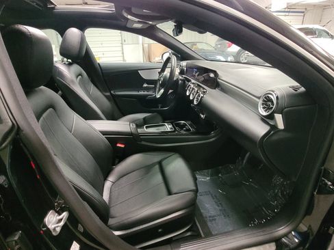 Used 2025 Mercedes-Benz CLA 250 4MATIC image 32
