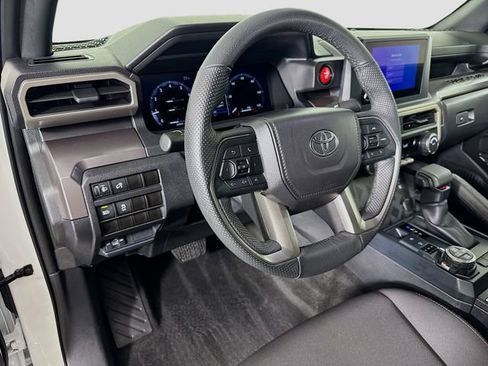 Certified 2025 Toyota Tacoma TRD Off-Road AWD/4WD image 18