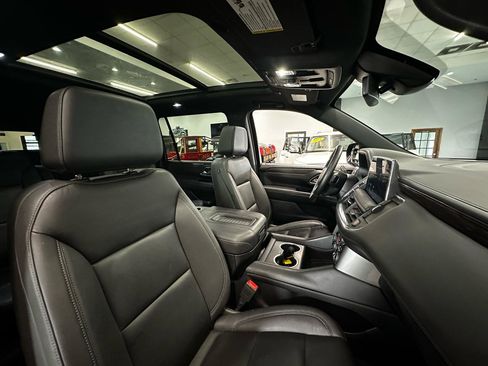 Used 2023 Chevrolet Suburban Z71 w/ Luxury Package AWD/4WD image 21