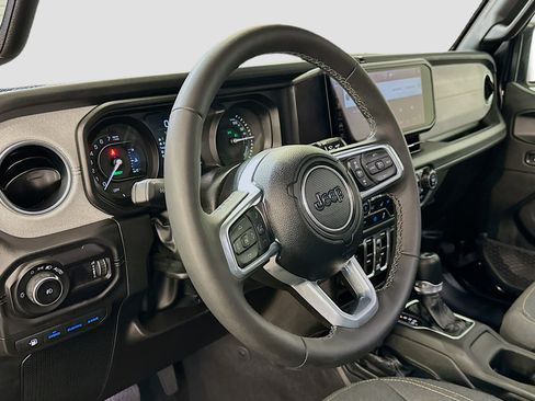 Used 2025 Jeep Wrangler Sahara w/ Safety Group image 18