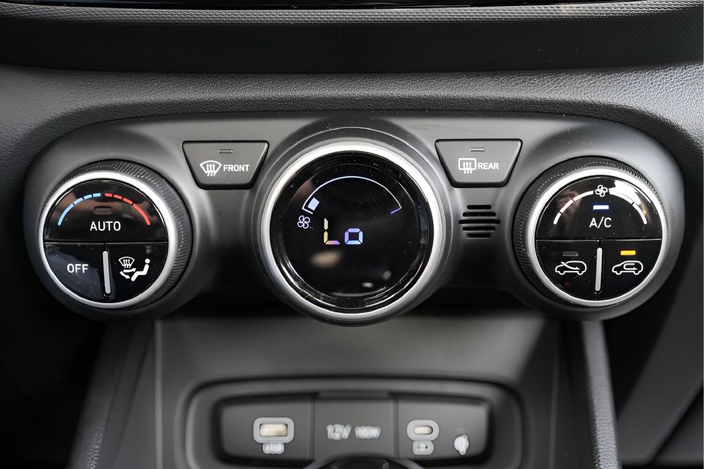 Certified 2026 Hyundai Venue SEL FWD image 32