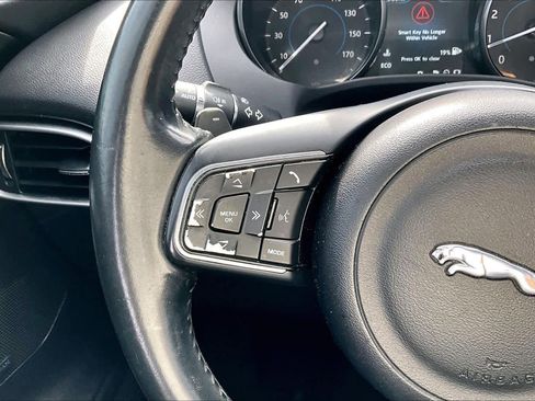 Used 2017 Jaguar F-PACE Premium image 23