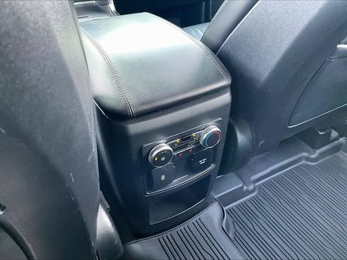 Used 2020 Ford Explorer Platinum w/ Premium Technology Package AWD/4WD image 12
