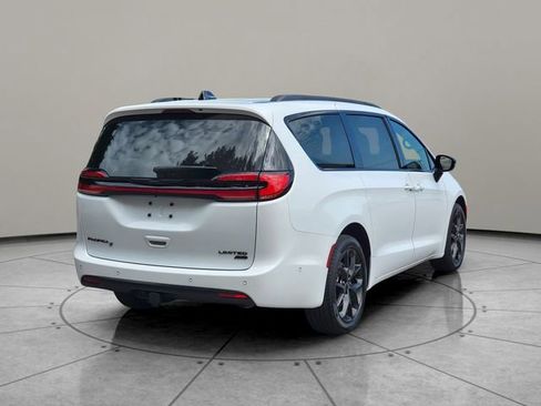 Certified 2023 Chrysler Pacifica Limited w/ S Appearance Package AWD/4WD image 12