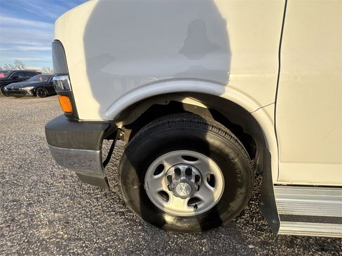 Used 2018 Chevrolet Express 3500 LT w/ LT Preferred Equipment Group image 10