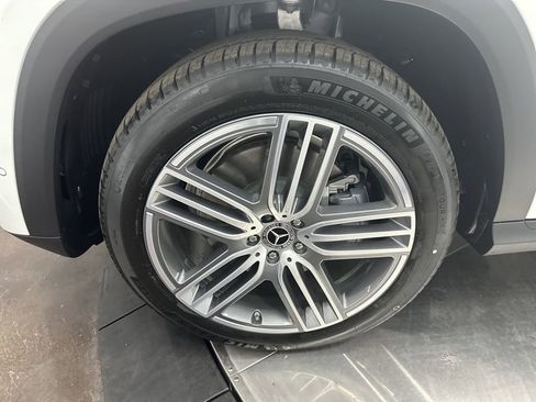 Used 2025 Mercedes-Benz GLS 450 4MATIC image 31