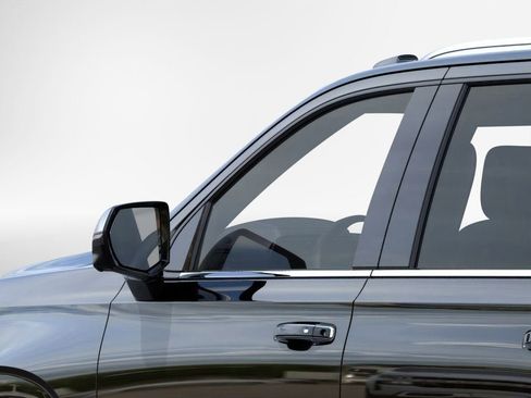 New 2026 Chevrolet Suburban Premier AWD/4WD image 12