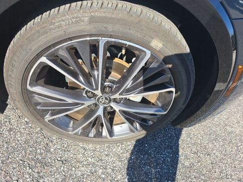 Used 2024 Toyota Prius XLE image 9