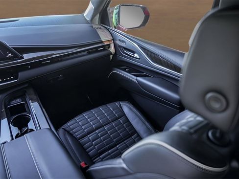 Used 2024 Cadillac Escalade Sport Platinum w/ Heavy-Duty Trailer Package image 30