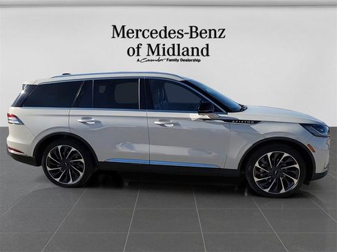 Used 2025 Lincoln Aviator Reserve w/ Equipment Group 201A image 9