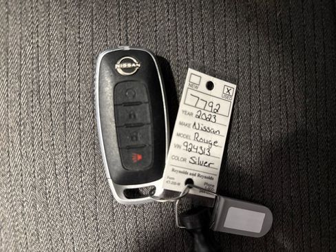 Used 2023 Nissan Rogue SV AWD/4WD image 21
