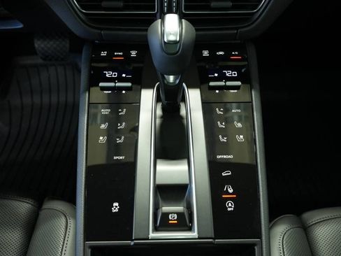 New 2026 Porsche Macan AWD/4WD image 23