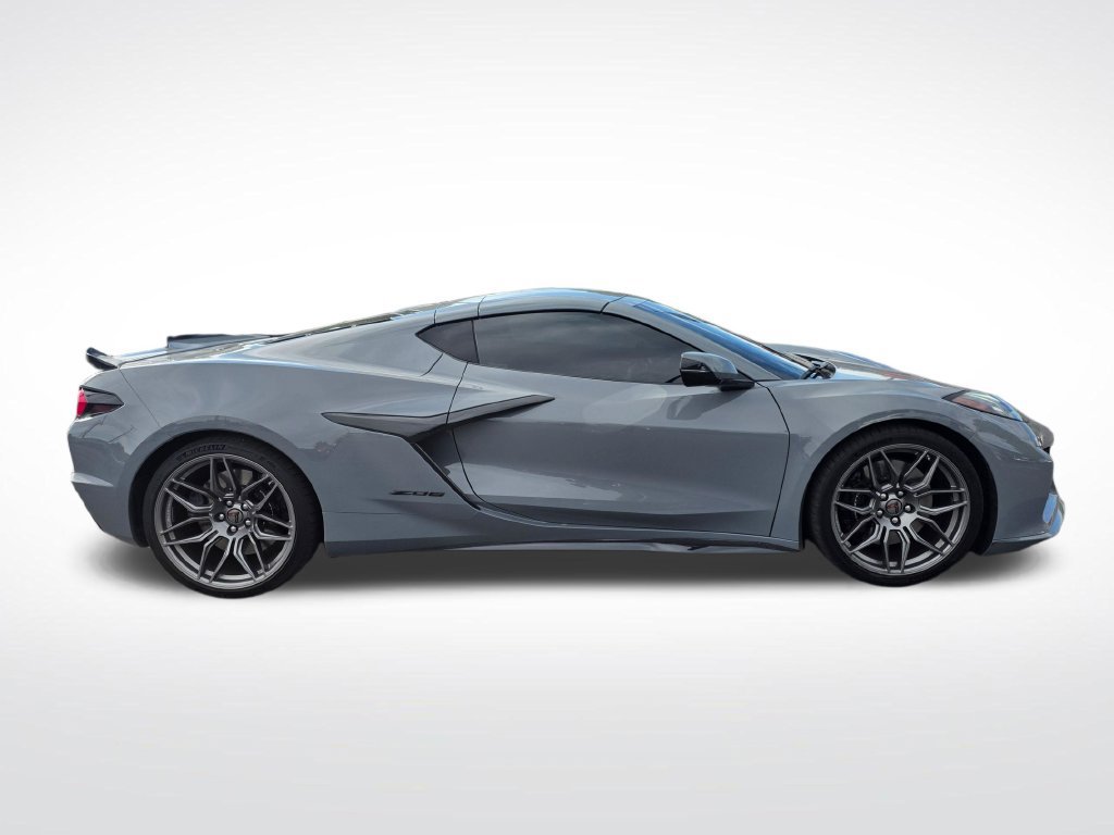 Used 2025 Chevrolet Corvette Z06 RWD image 2