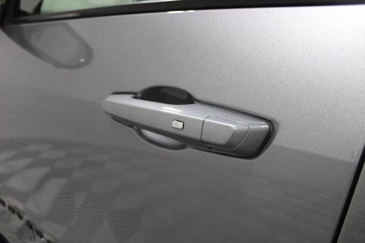 Used 2025 Chevrolet Traverse RS AWD/4WD image 19