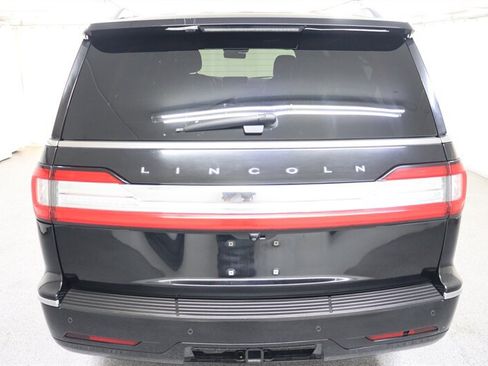 Used 2018 Lincoln Navigator L Select AWD/4WD image 5