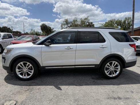 Used 2019 Ford Explorer XLT w/ Equipment Group 202A image 4