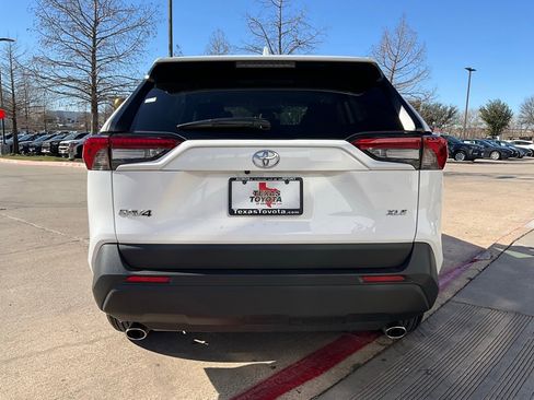 Used 2025 Toyota RAV4 XLE image 7