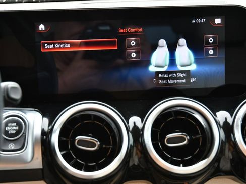 Used 2022 Mercedes-Benz GLB 250 w/ Premium Package image 16