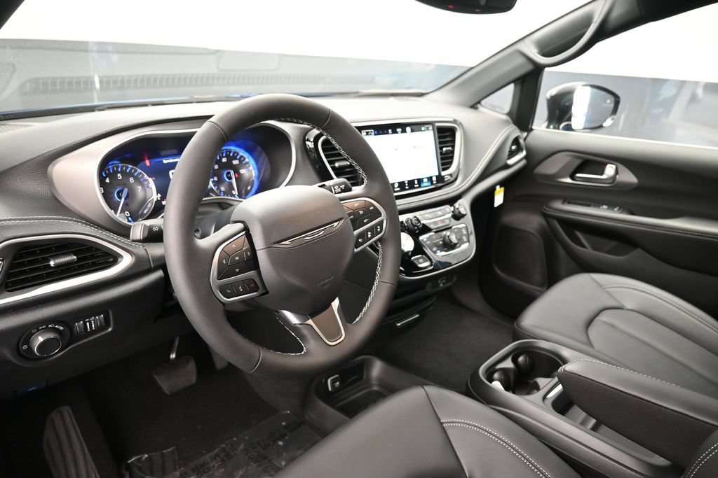 New 2027 Chrysler Pacifica Select w/ Family Tech Group FWD image 16
