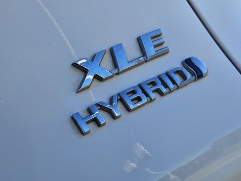 Used 2022 Toyota RAV4 XLE image 10