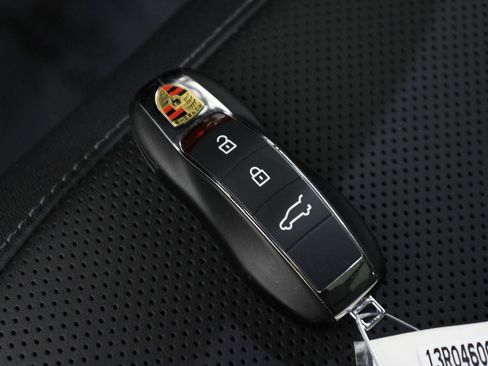 Certified 2025 Porsche Macan image 34