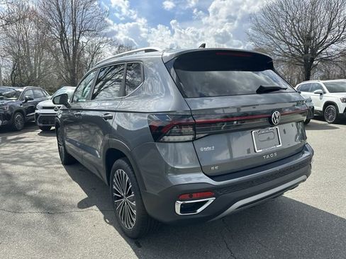 New 2026 Volkswagen Taos SE image 3