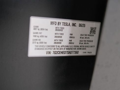 Used 2025 Tesla Cybertruck AWD Crew Cab image 70