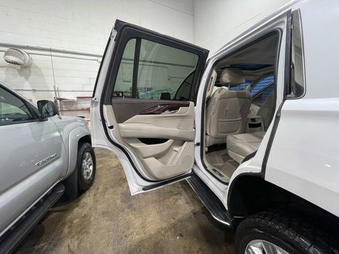 Used 2016 Cadillac Escalade Luxury image 16