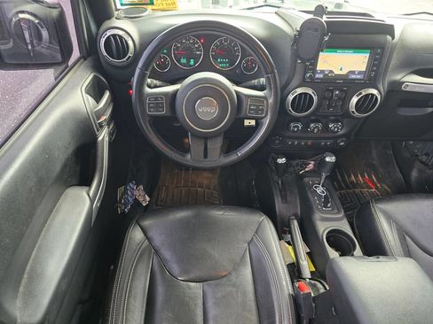 Used 2018 Jeep Wrangler Unlimited Sahara w/ Connectivity Group AWD/4WD image 5