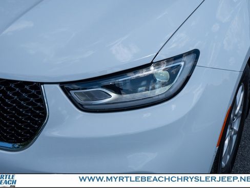 New 2025 Chrysler Pacifica Select w/ Uconnect Theater Family Group image 10