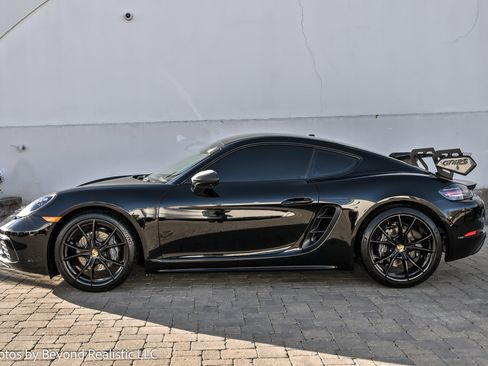 Used 2025 Porsche 718 Cayman image 9