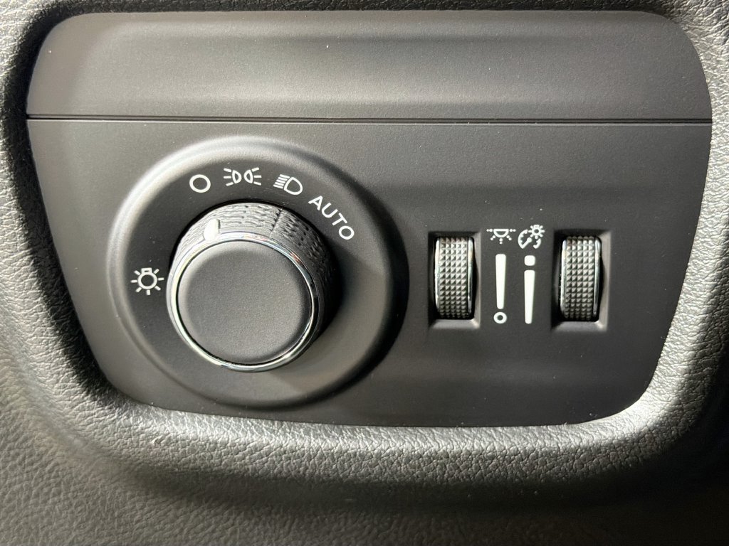Used 2024 Jeep Grand Cherokee Altitude AWD/4WD image 42
